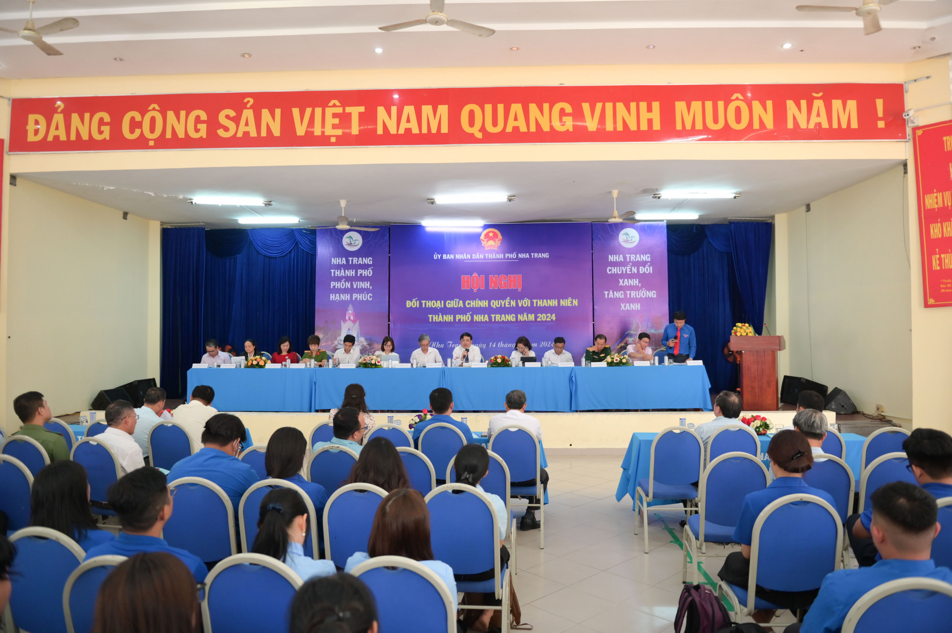 Quang cảnh hội nghị.