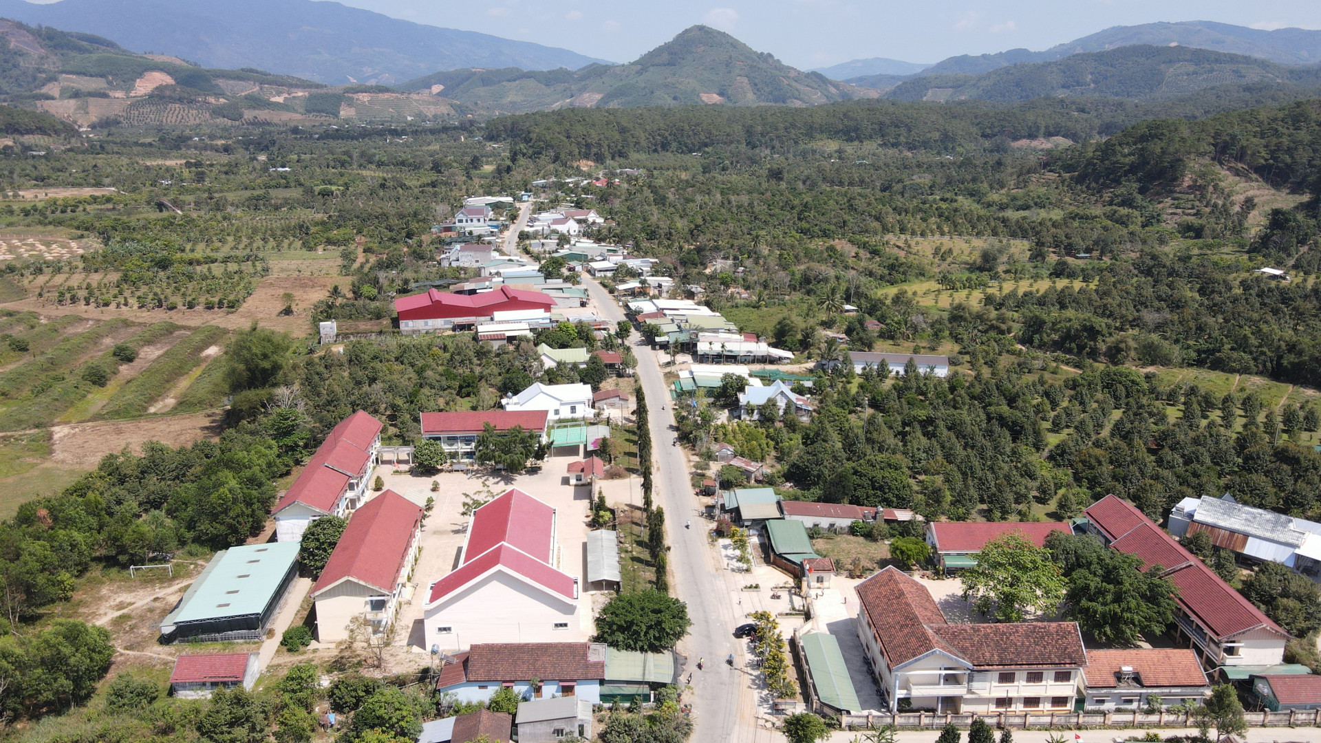 Xã Sơn Bình, Khánh Sơn đang phấn đấu trở thành xã đầu tiên của huyện đạt chuẩn nông thôn mới. 