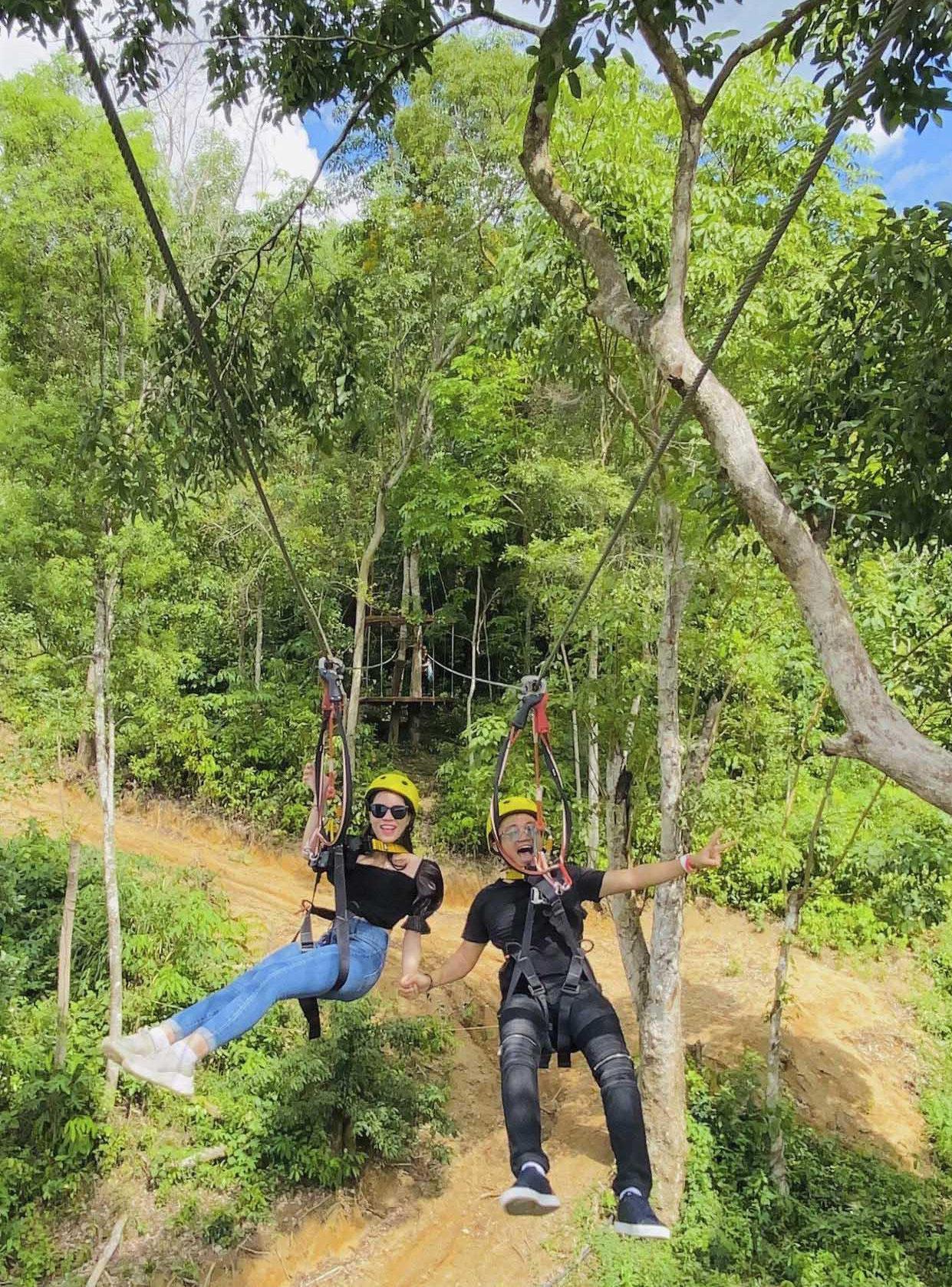 Trượt zipline xuyên rừng - một sản phẩm du lịch xanh của Công viên du lịch thám hiểm Kong Forest
