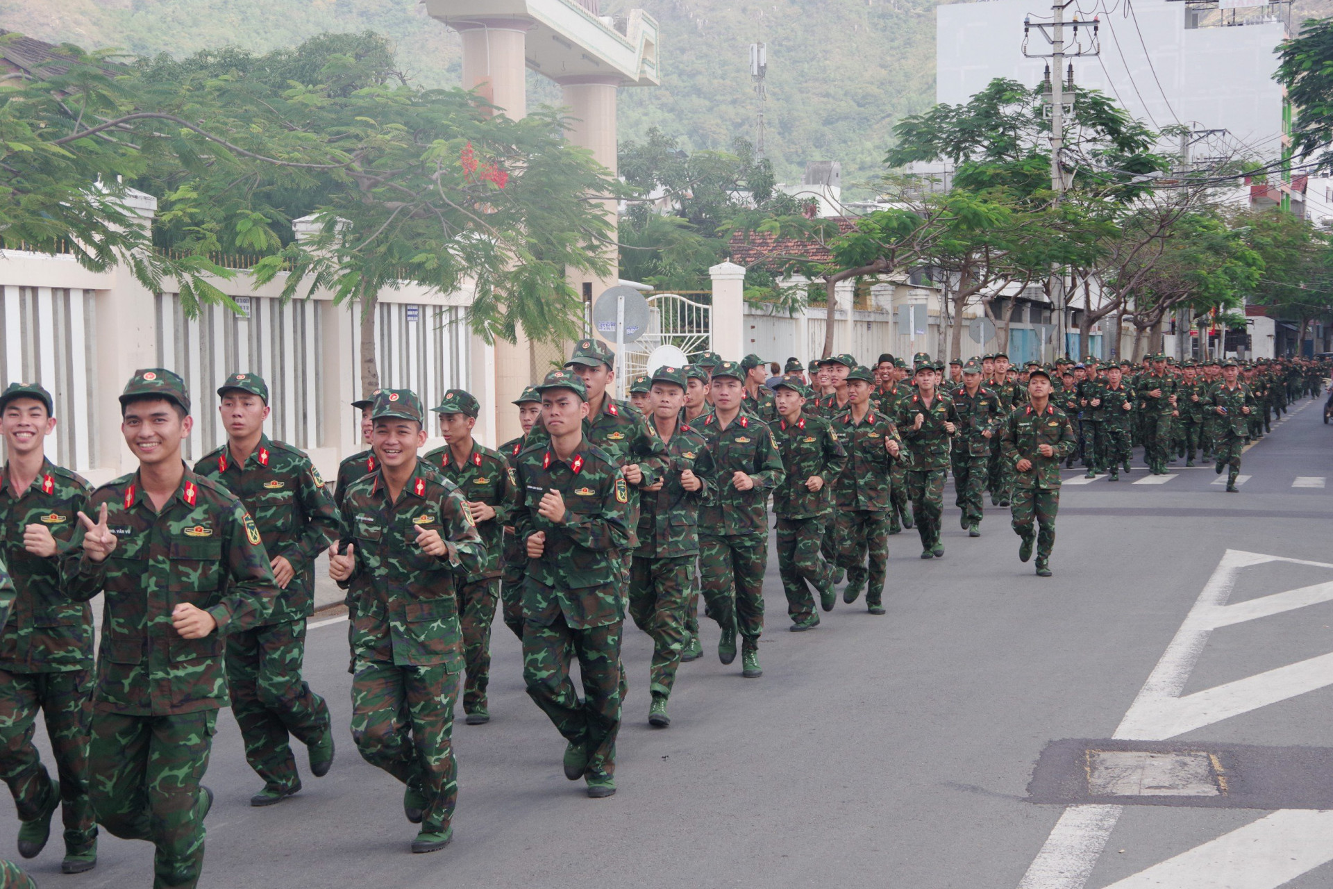 Cán bộ, sĩ quan, quân nhân chuyên nghiệp, chiến sĩ nhà trường tham gia Ngày chạy thể thao quân sự kết hợp Ngày chạy Olympic vì sức khỏe toàn dân năm 2024.