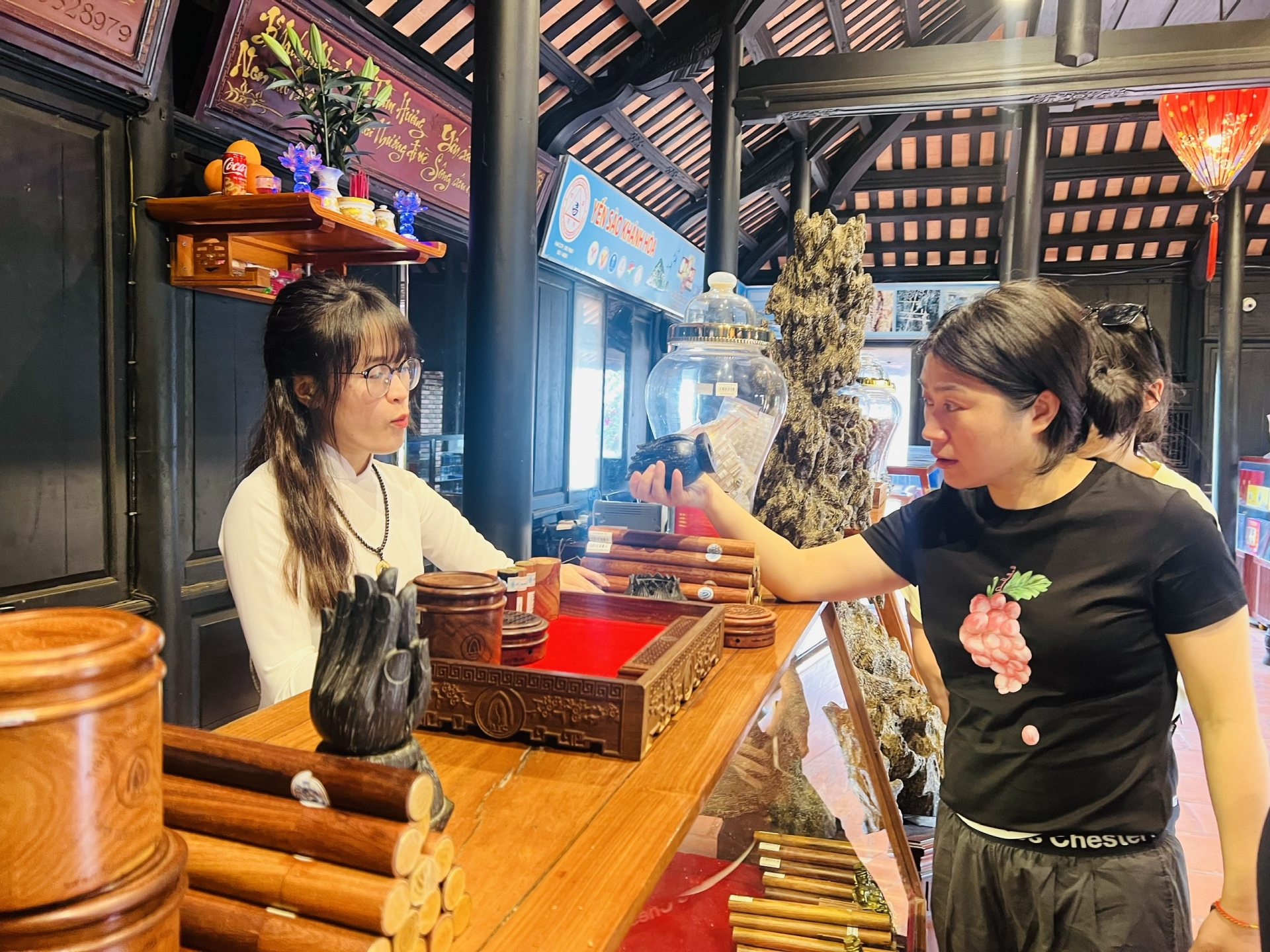 Chinese tourists look at souvenirs at Hon Chong, Nha Trang.