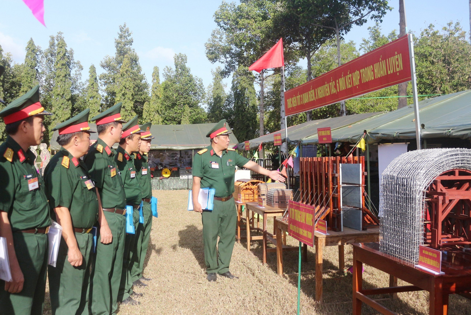 Lữ đoàn đẩy mạnh nghiên cứu sáng kiến, cải tiến kỹ thuật phục vụ huấn luyện.