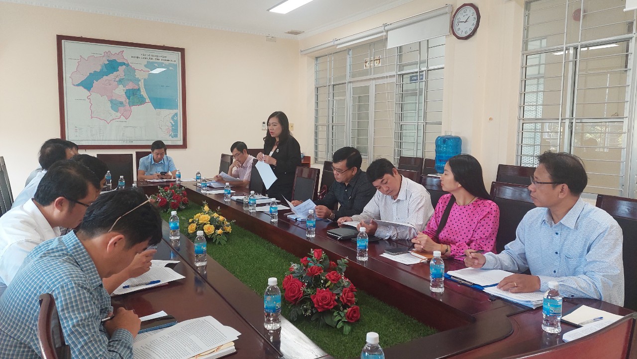 Bà Nguyễn Thị Lệ Thanh - Giám đốc Sở Du lịch phát biểu tại buổi làm việc với UBND huyện Cam Lâm