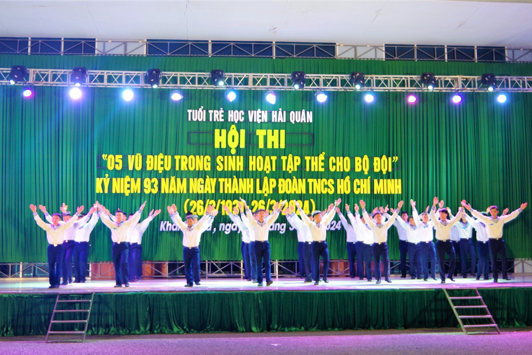 Các đội tham gia thi tài.