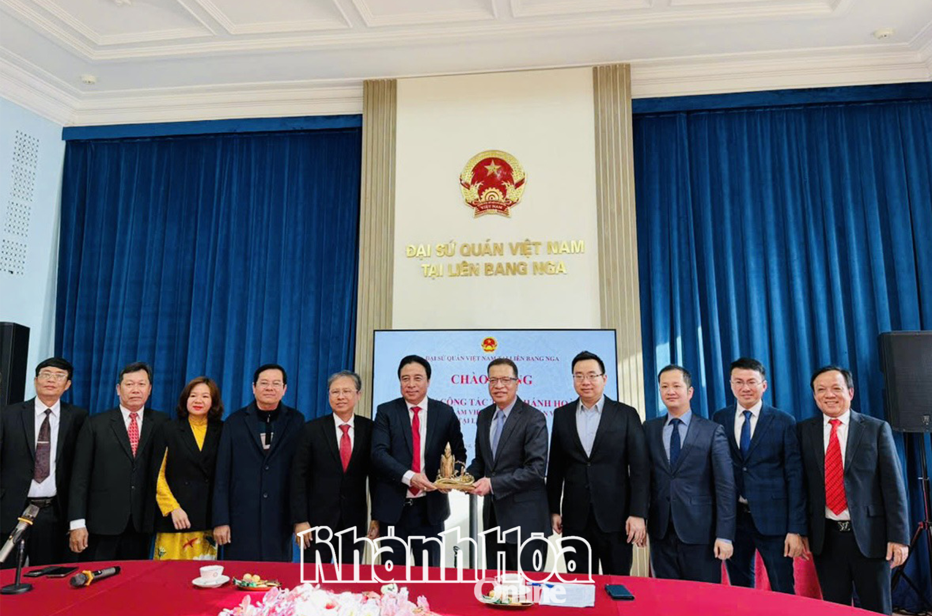 Phó Bí thư Thường trực Tỉnh ủy Nguyễn Khắc Toàn thăm và làm việc với Đại sứ quán Việt Nam tại Liên bang Nga