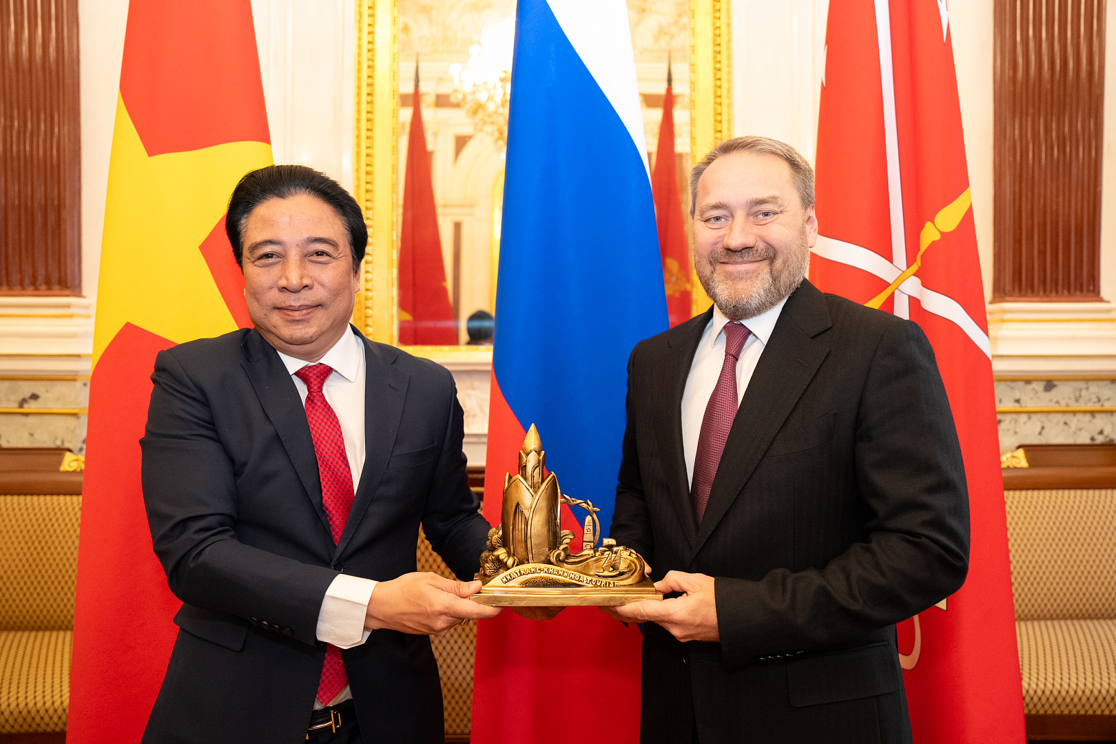 HĐND tỉnh Khánh Hòa và Hội đồng Lập pháp thành phố Saint Petersburg: Ký kết hợp tác, thúc đẩy quan hệ hữu nghị