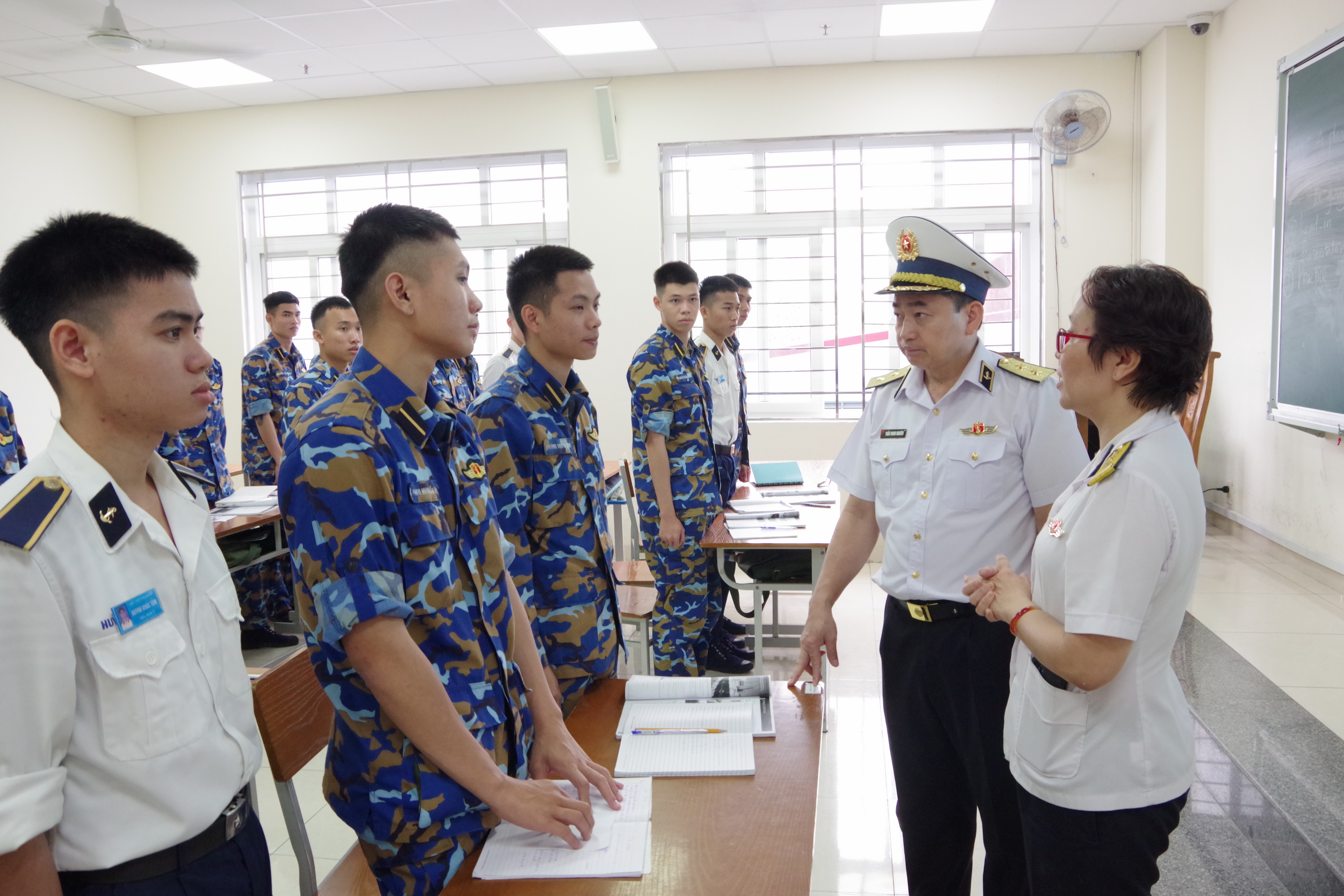 Tư lệnh Hải quân kiểm tra tại Học viện Hải quân