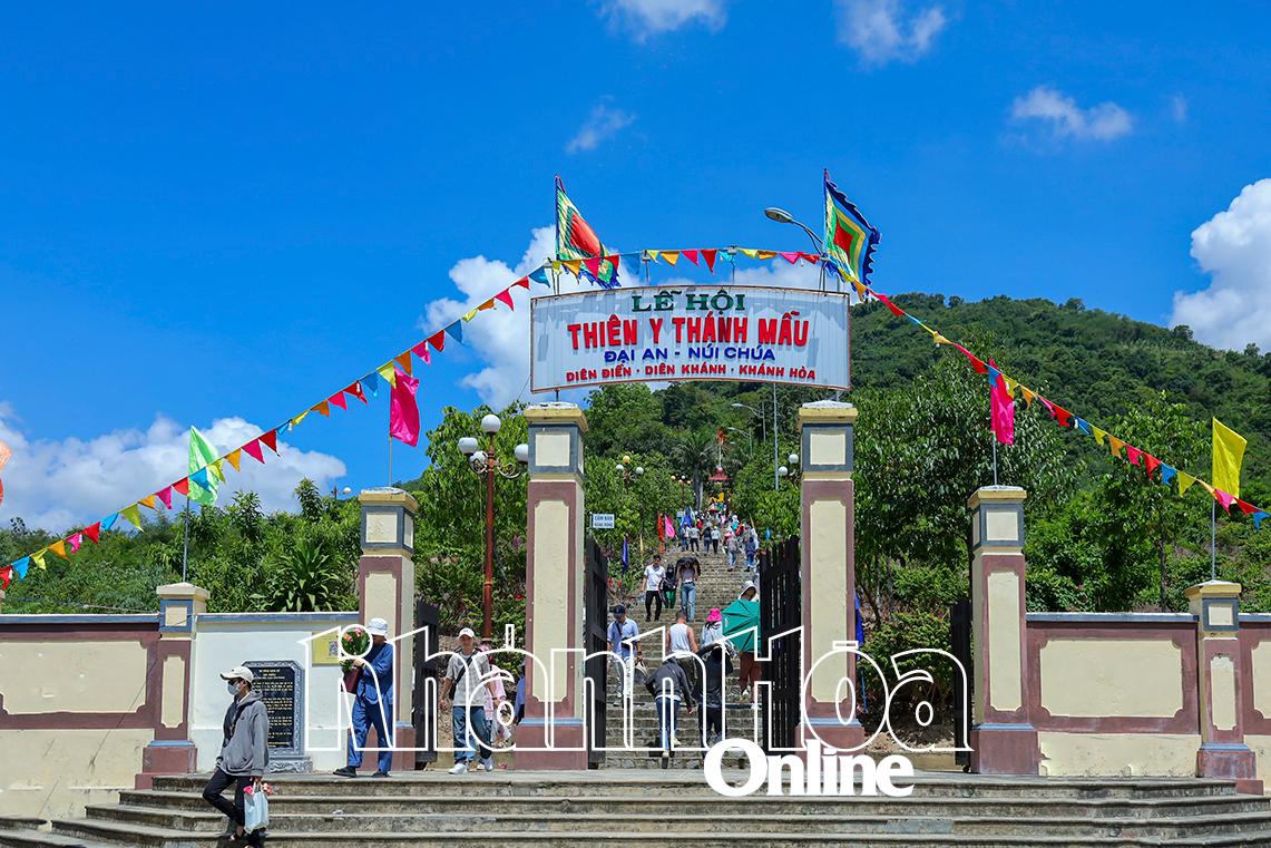 Trẩy hội Am Chúa