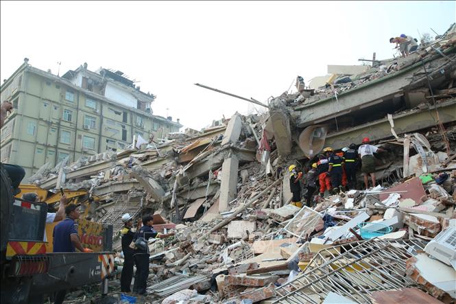 Cảnh đổ nát sau trận động đất tại Mandalay, Myanmar. Ảnh: THX/TTXVN