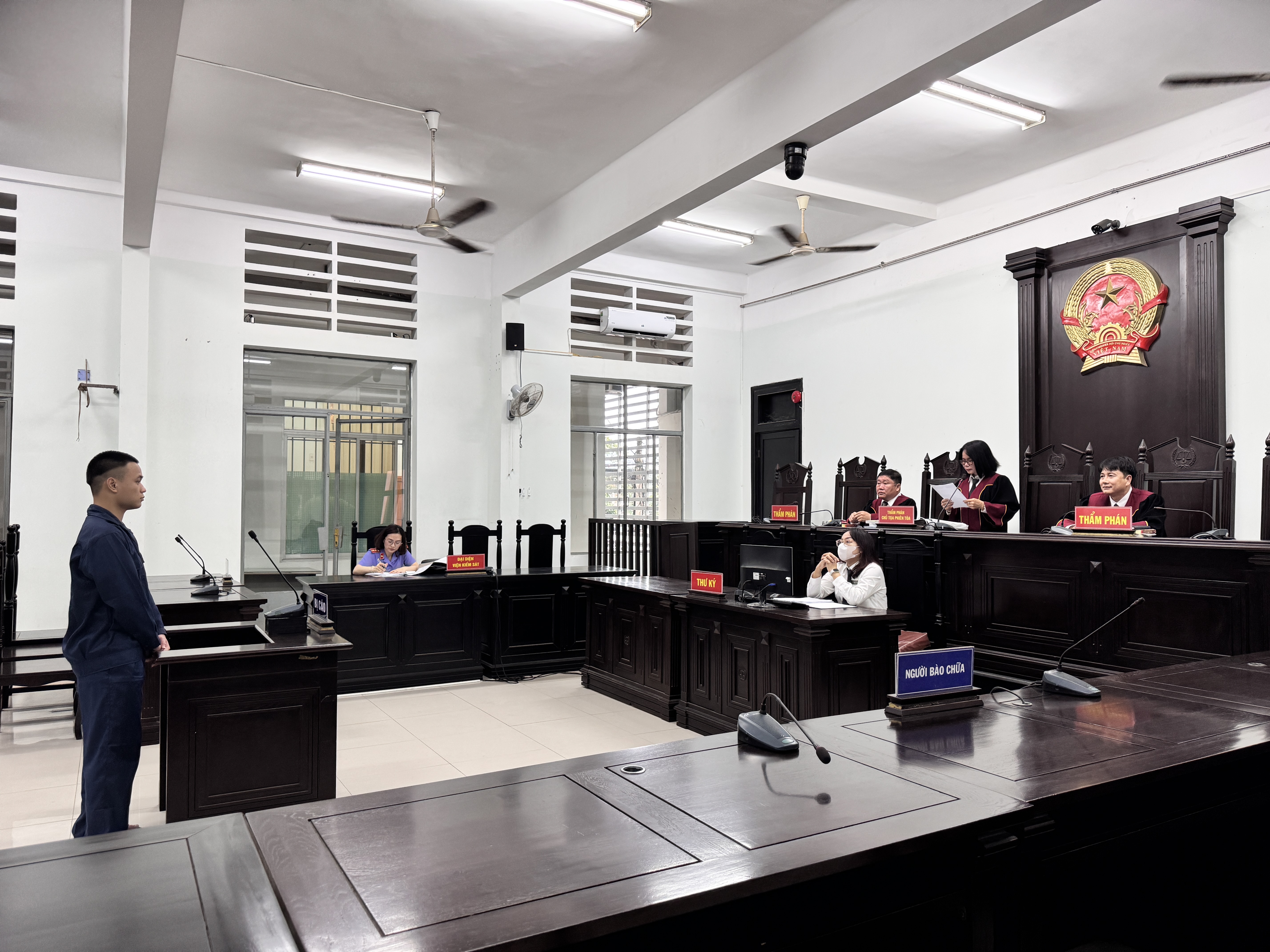 Lãnh 3 năm tù vì gây rối trật tự công cộng