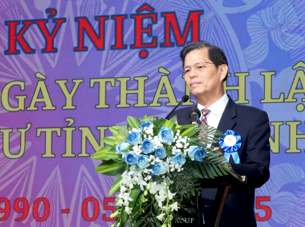 Chủ tịch UBND tỉnh Nguyễn Tấn Tuân phát biểu tại buổi lễ.