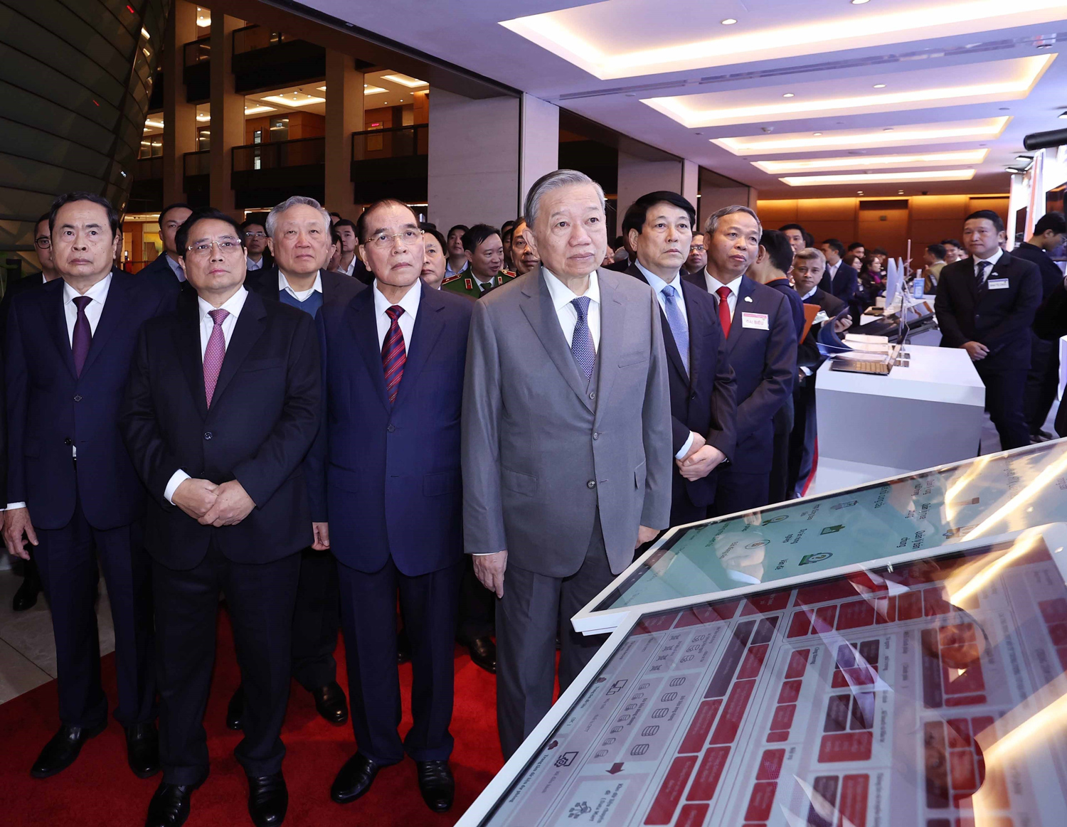 Đột phá tư duy đưa khoa học, công nghệ và đổi mới sáng tạo phát triển bứt phá trong kỷ nguyên vươn mình của dân tộc