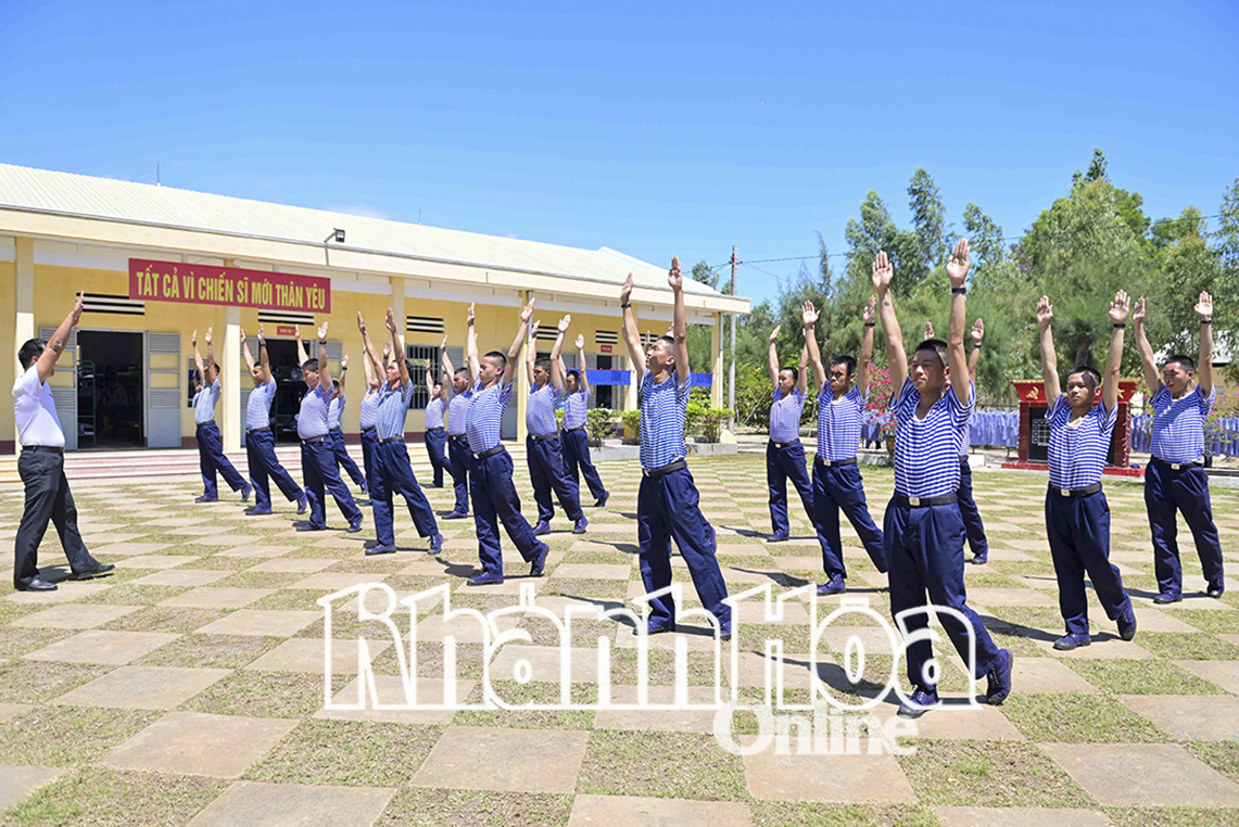 Những ngày đầu trong quân ngũ