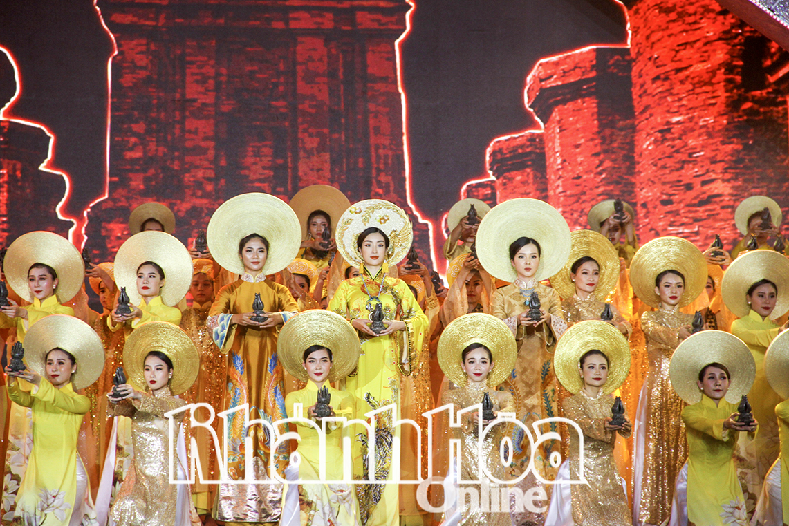 Honoring Khanh Hoa’ aloeswoood traditional industry