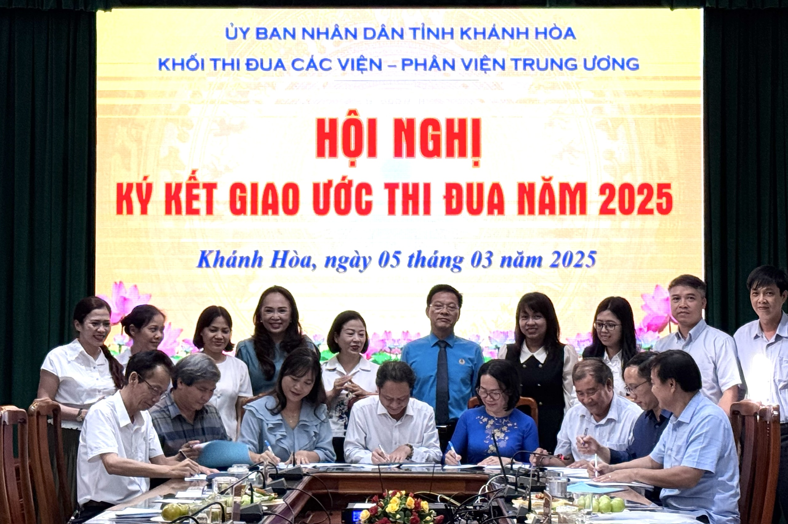 Khối thi đua các viện, phân viện Trung ương: Ký kết giao ước thi đua năm 2025