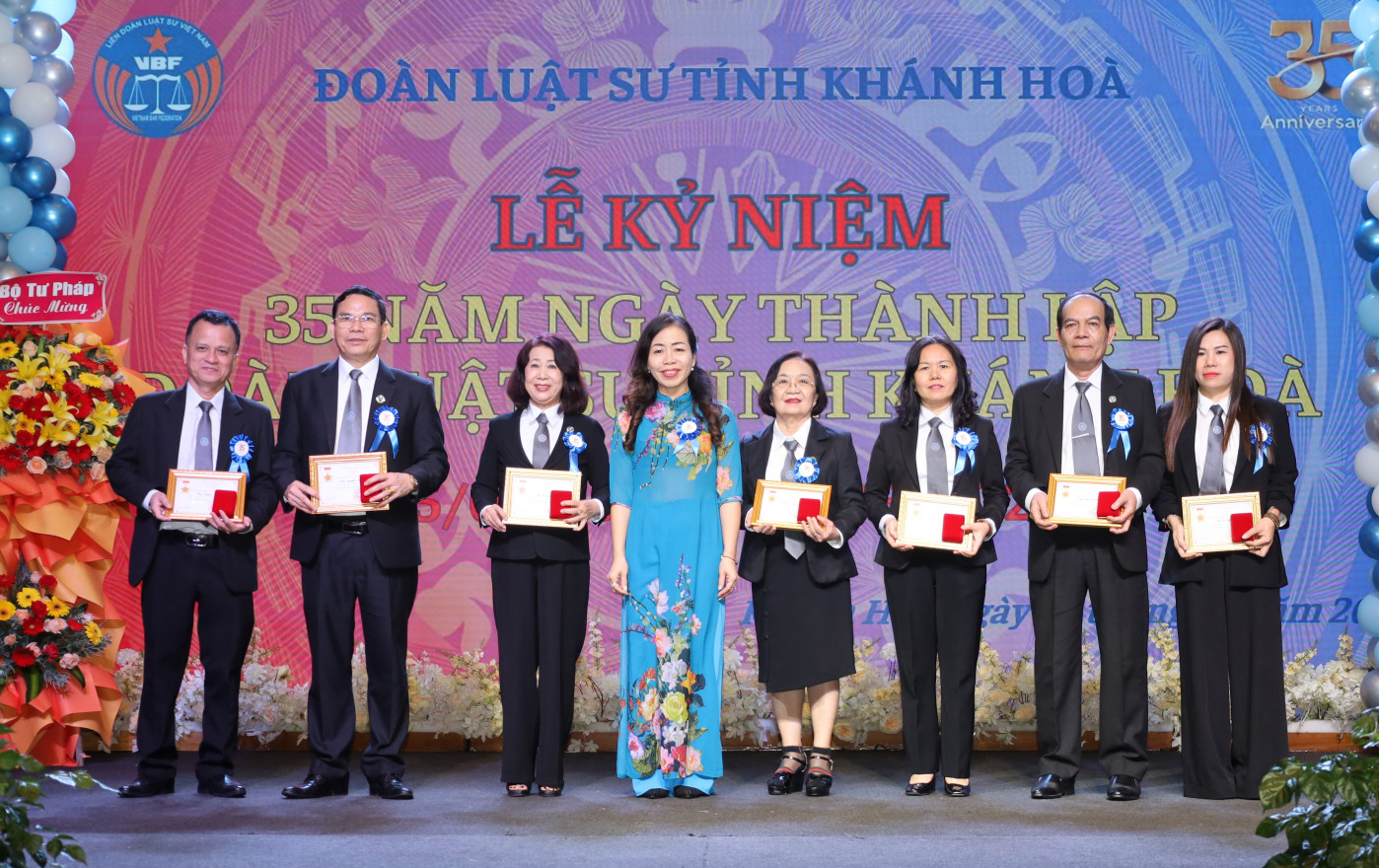 Các cá nhân nhận kỷ niệm chương “Vì sự nghiệp Tư pháp”.