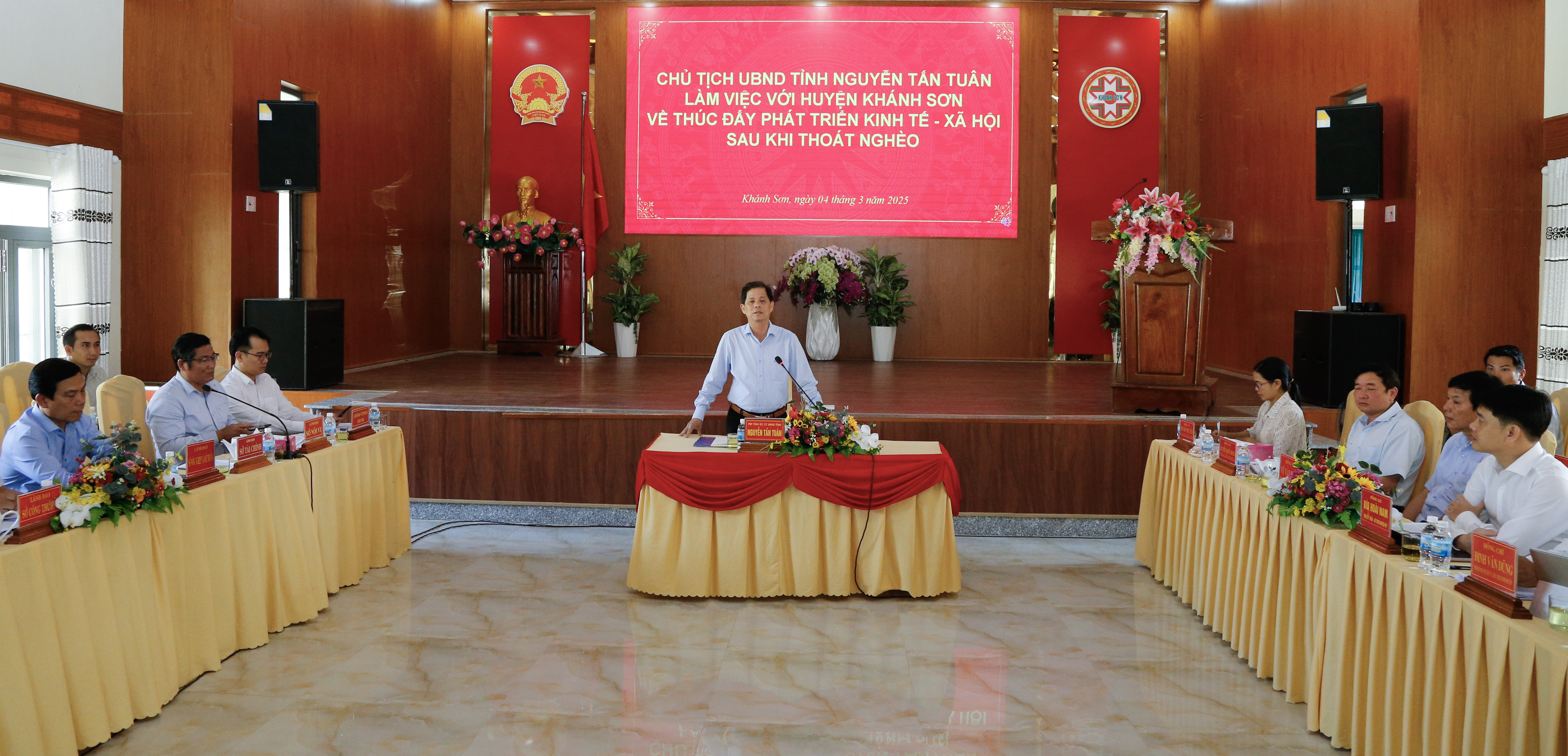 Chủ tịch UBND tỉnh&nbsp;Nguyễn Tấn Tuân phát biểu chỉ đạo tại buổi làm việc.