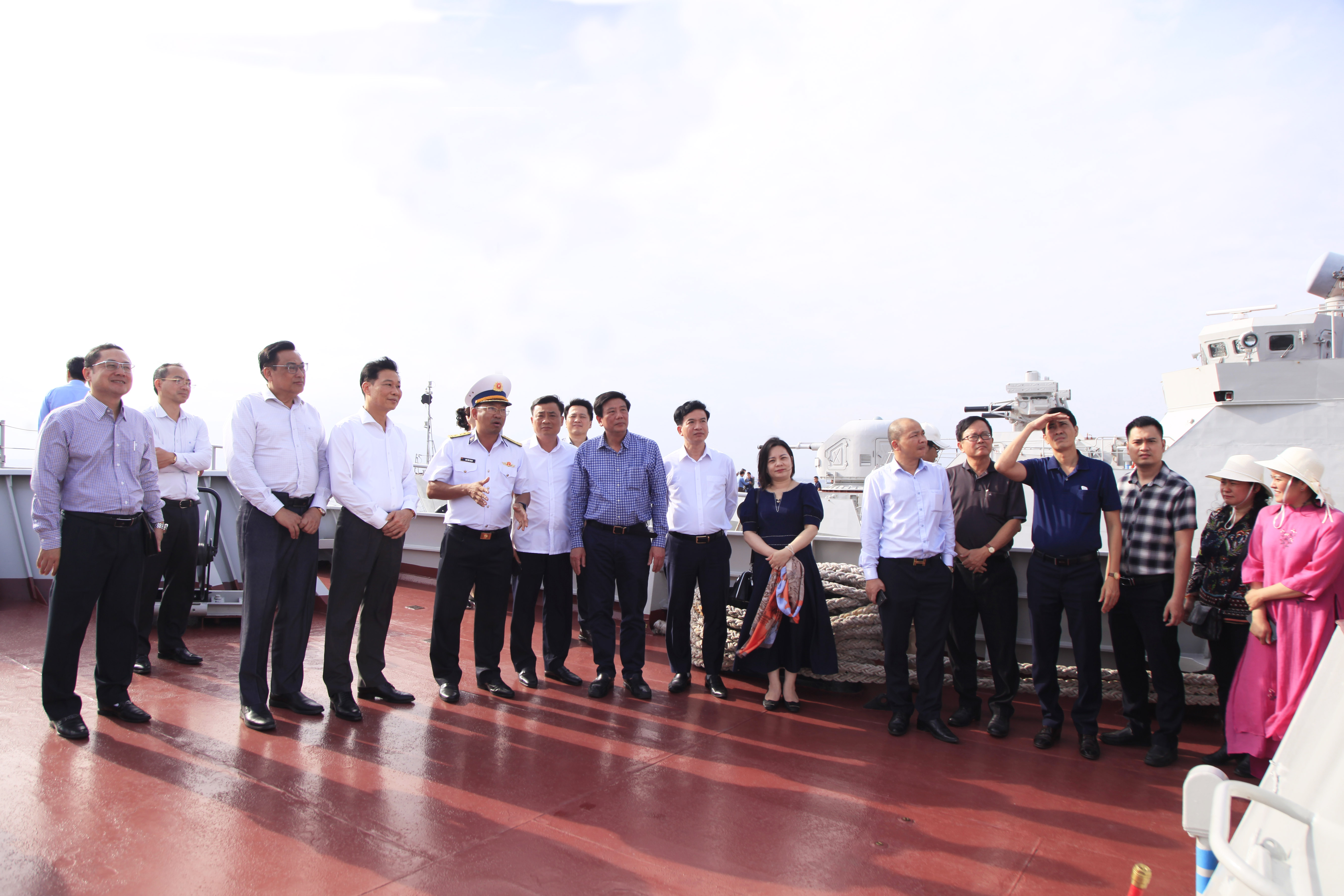 Đoàn đại biểu của Trung ương và các tỉnh, thành phố thăm Vùng 4 Hải quân
