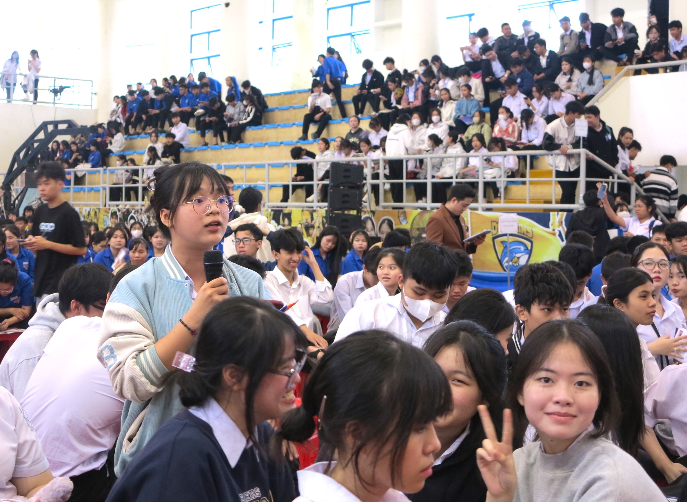 Hơn 2.000 học sinh tham gia chương trình “Tư vấn mùa thi”