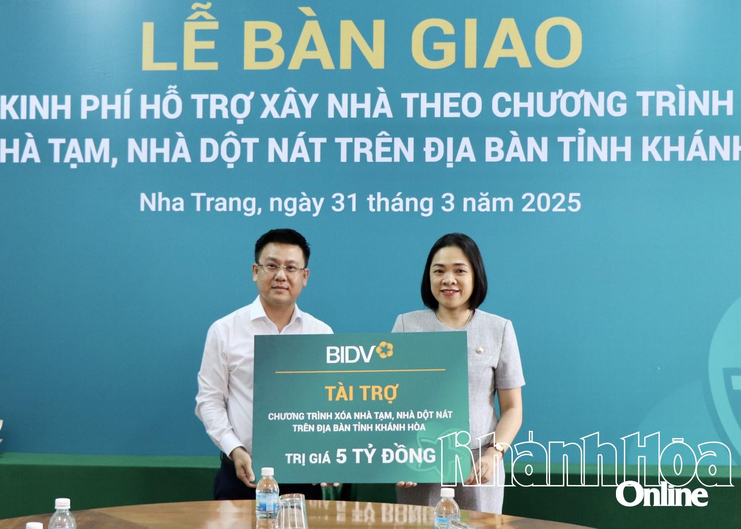 BIDV Chi nhánh Khánh Hòa: Bàn giao 5 tỷ đồng xây nhà theo chương trình xóa nhà tạm, nhà dột nát