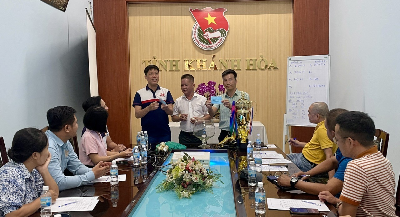 Buổi lễ bốc thăm, chia bảng giải đấu.