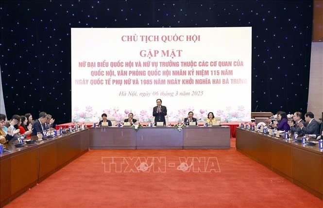 Chủ tịch Quốc hội: Nữ đại biểu tiếp tục phát huy trí tuệ, trách nhiệm, đóng góp tích cực vào hoạt động của Quốc hội