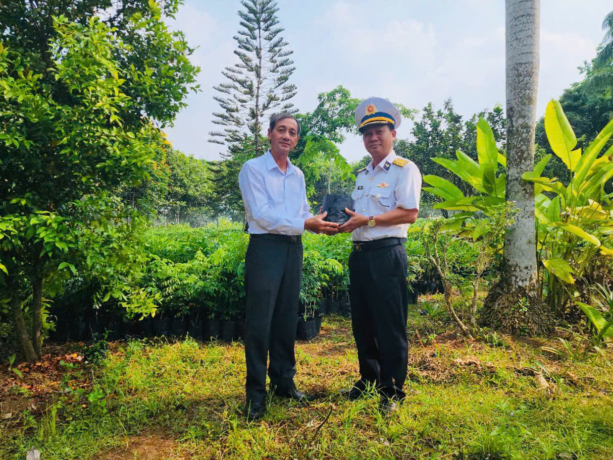 Lữ đoàn 957, Vùng 4 Hải quân: Tiếp nhận 2.000 cây giống từ Hội Bảo vệ Thiên nhiên và Môi trường TP. Hồ Chí Minh