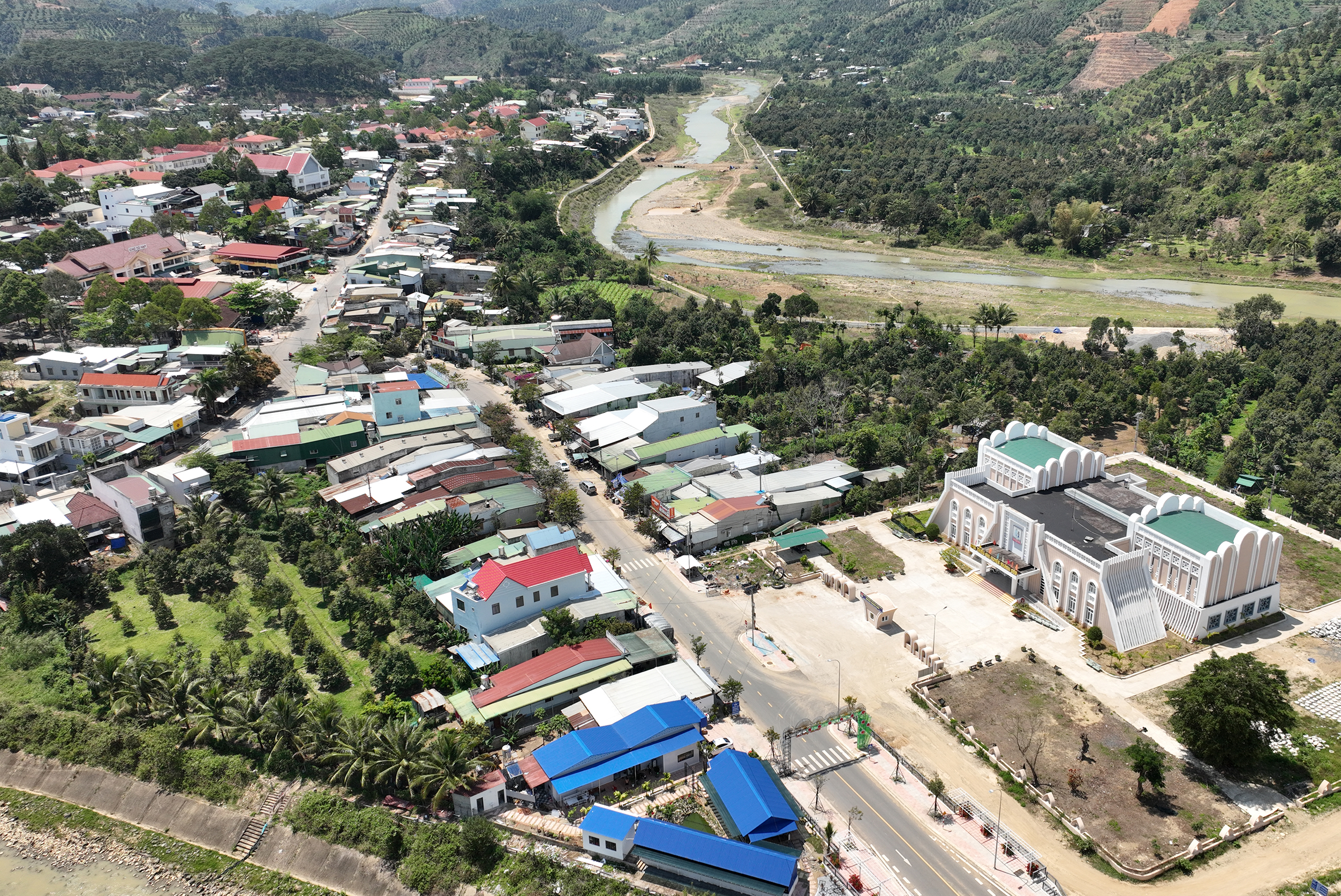 VIDEO: Đưa Khánh Sơn trở thành tiểu đô thị sinh thái núi rừng