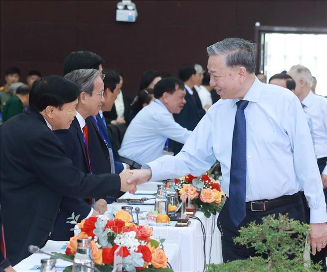 Tổng Bí thư Tô Lâm gặp mặt cán bộ lão thành cách mạng, người có công, gia đình chính sách tiêu biểu