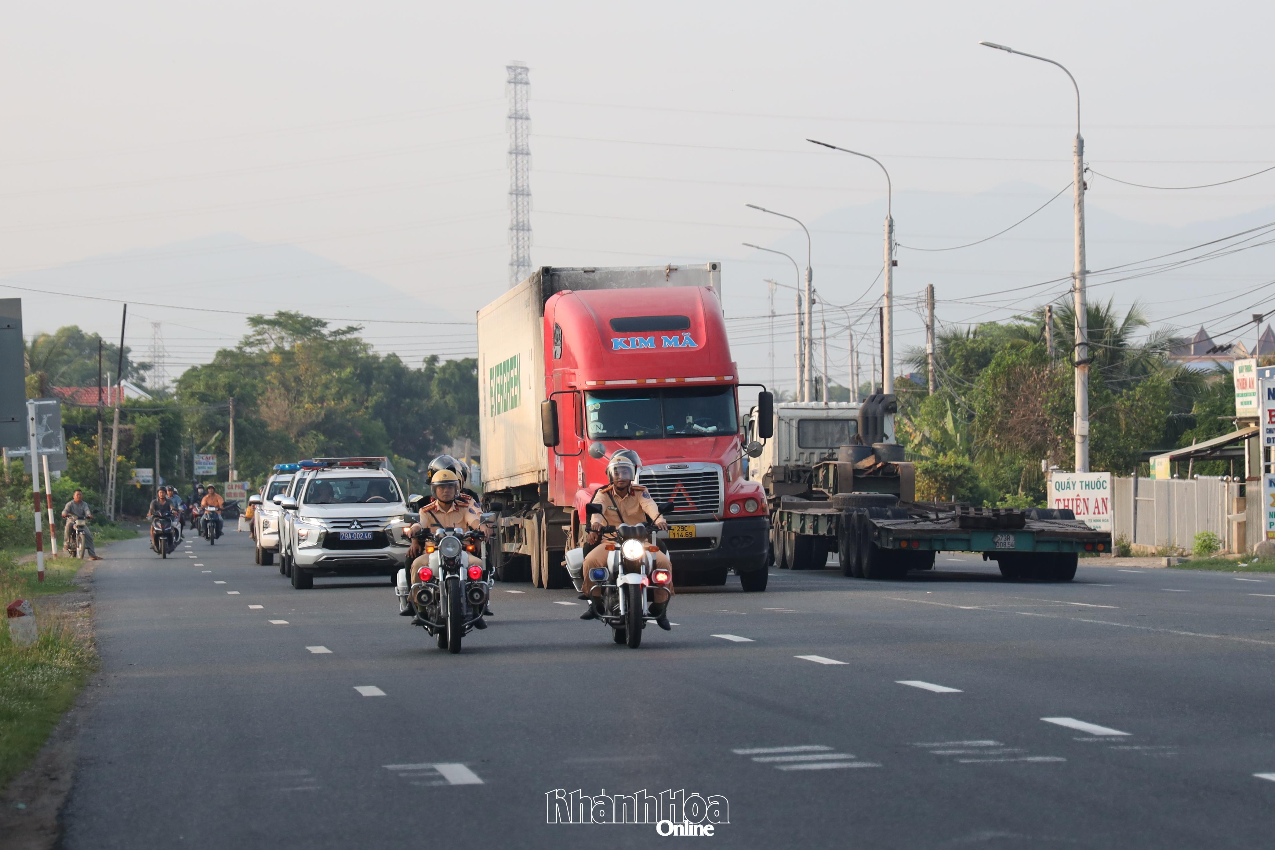 Tiếp tục triển khai quyết liệt, đồng bộ các giải pháp bảo đảm trật tự an toàn giao thông