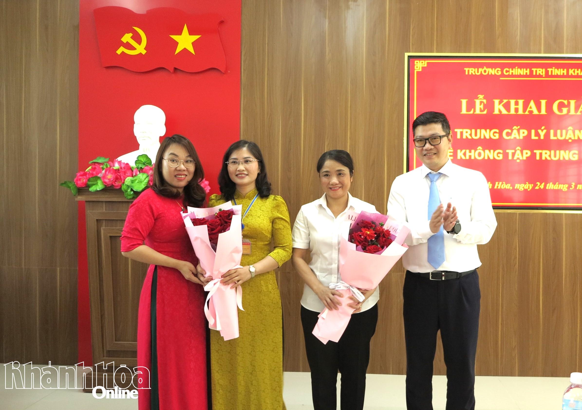 Trường Chính trị tỉnh Khánh Hòa: Khai giảng lớp Trung cấp lý luận chính trị hệ không tập trung khóa 183