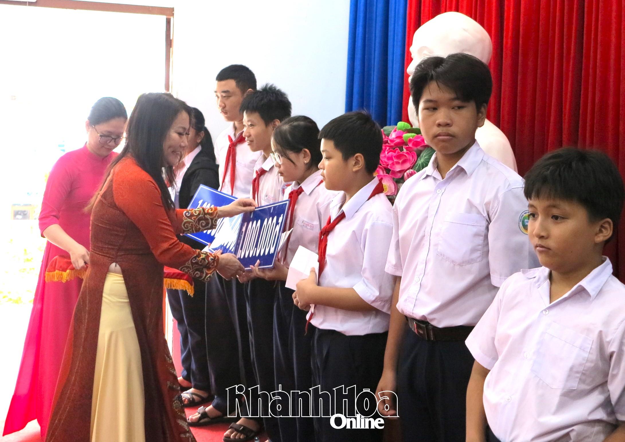 Phát động phong trào thi đua khuyến học năm 2025