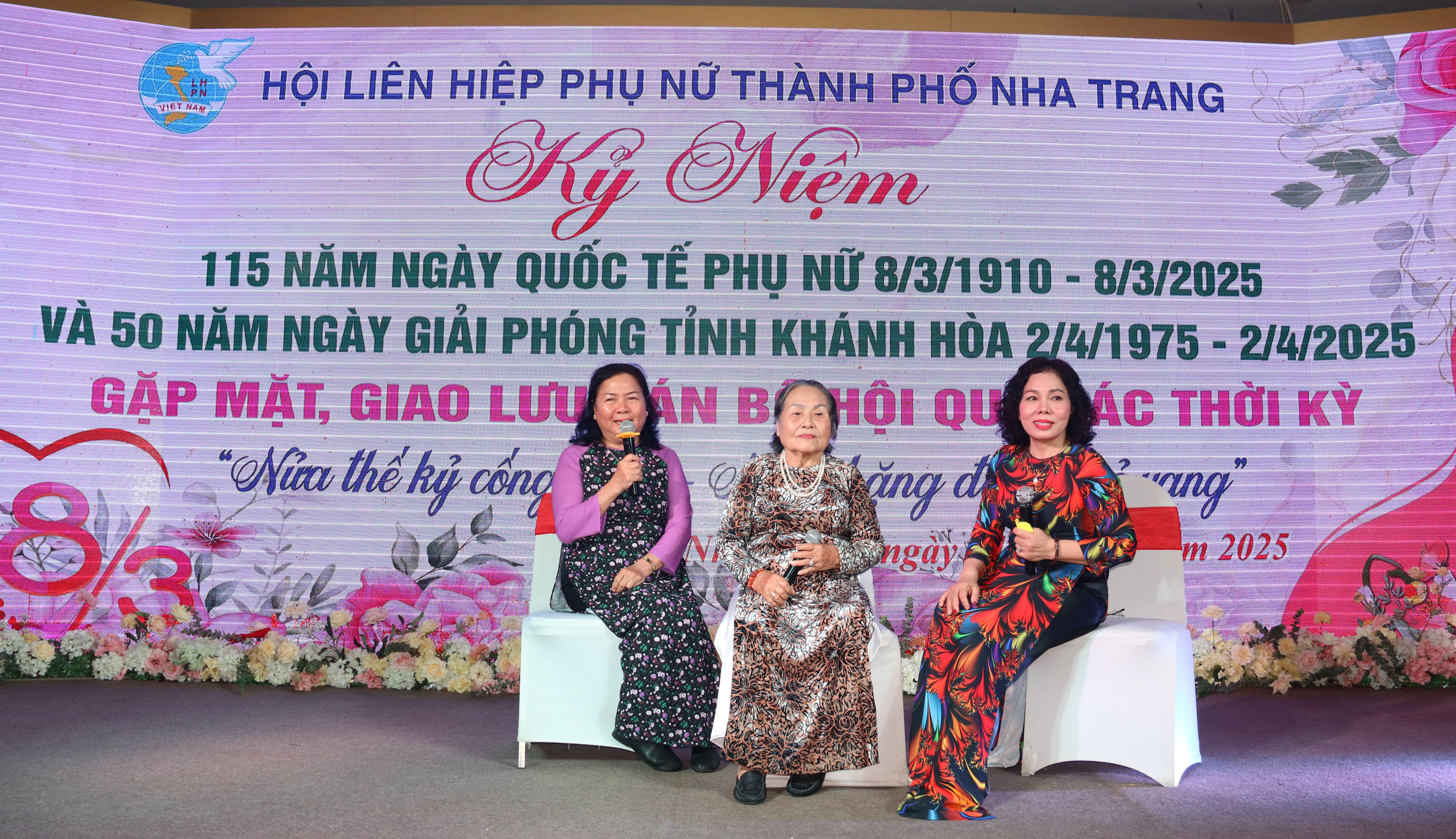 Giao lưu với các cán bộ hội qua các thời kỳ.