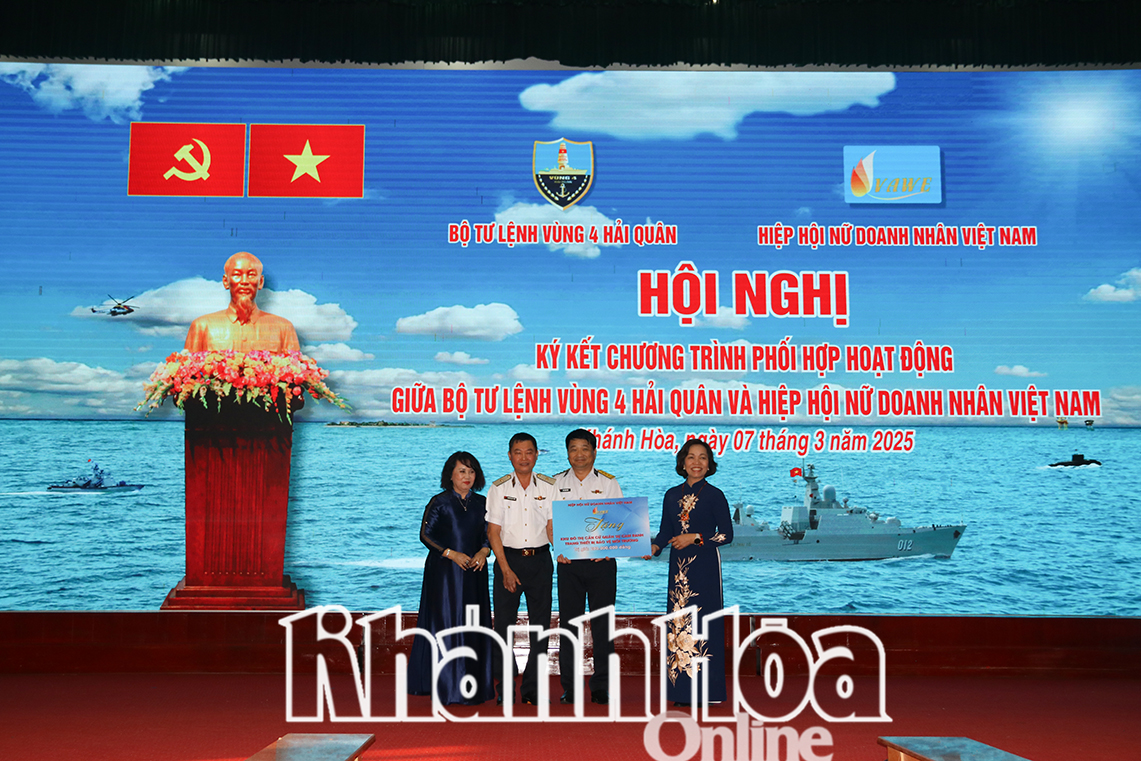 Hiệp hội nữ doanh nhân Việt Nam đã trao tặng 200 triệu đồng cho Khu đô thị căn cứ quân sự Cam Ranh.