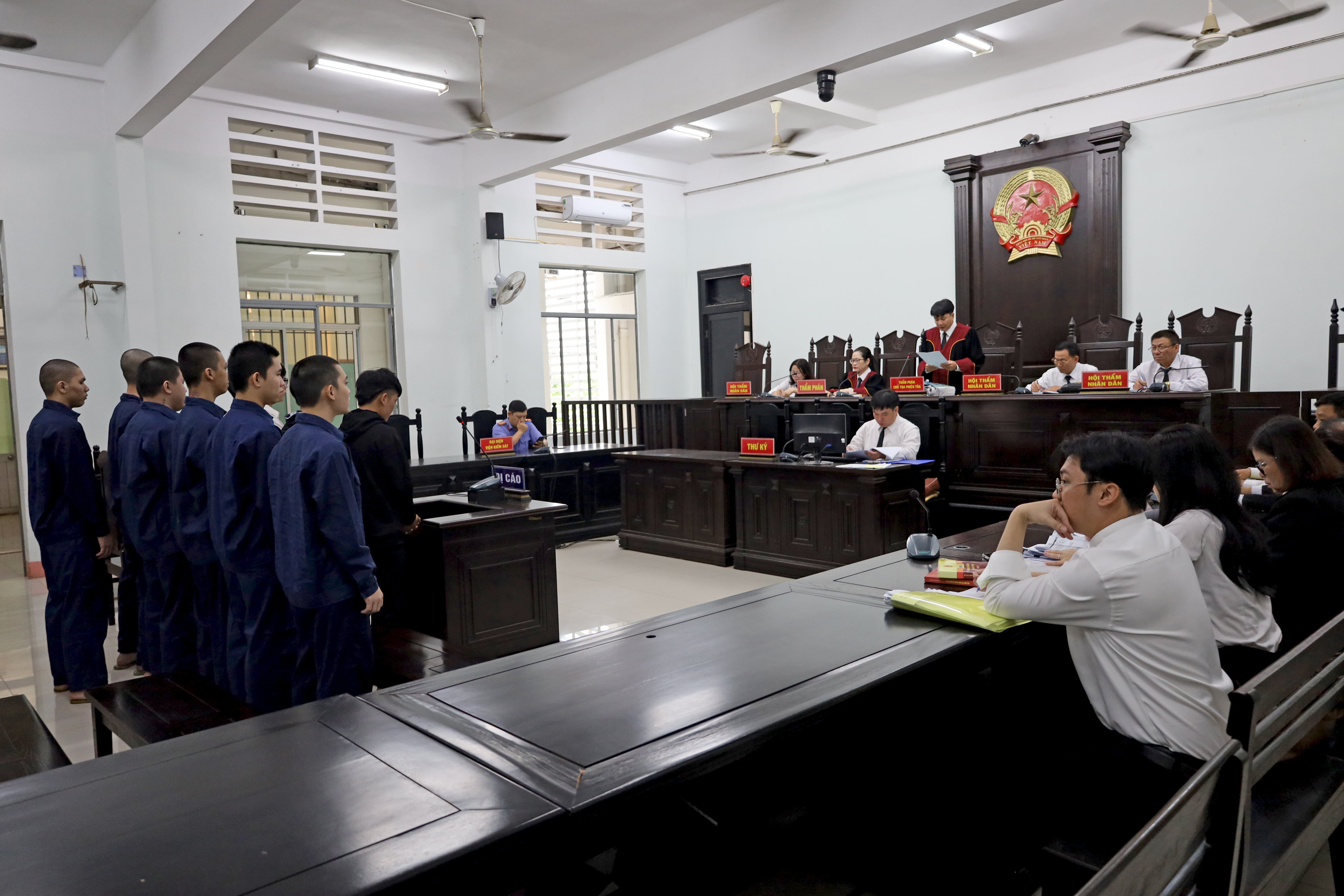 Rủ nhau đi giải quyết xích mích, 13 thanh niên lãnh án