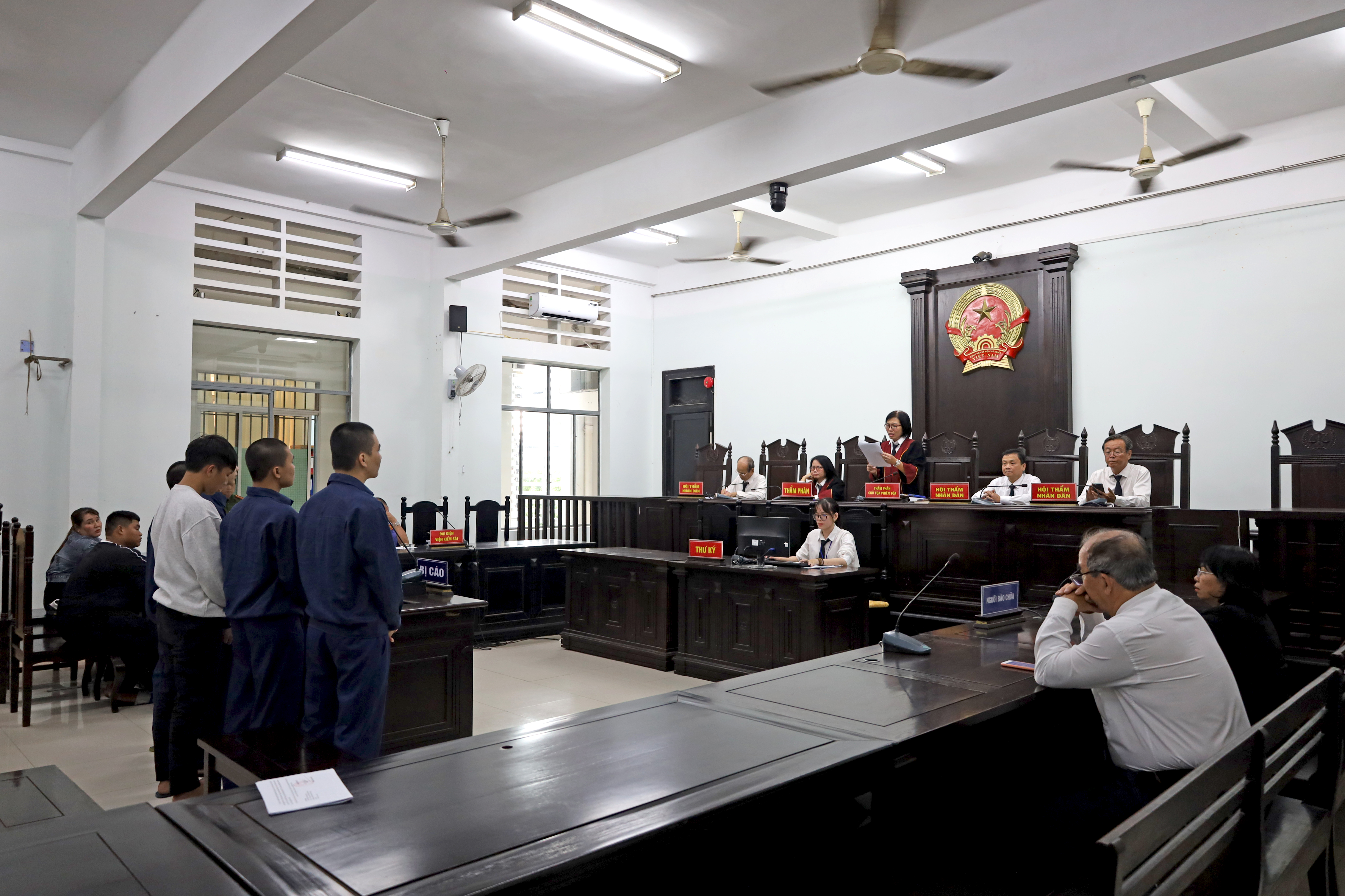 Rủ nhau đi giải quyết mâu thuẫn, 5 thanh niên vào tù