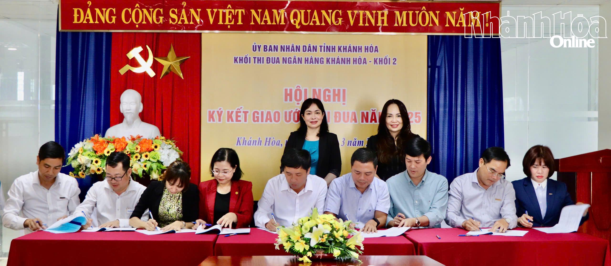 Khối các ngân hàng 2 ký kết giao ước thi đua năm 2025