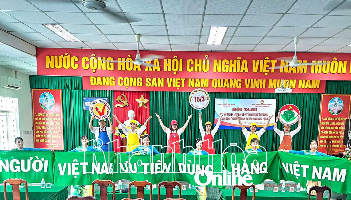 Một buổi tuyên truyền, phổ biến Luật Bảo vệ quyền lợi người tiêu dùng và hàng Việt Nam.