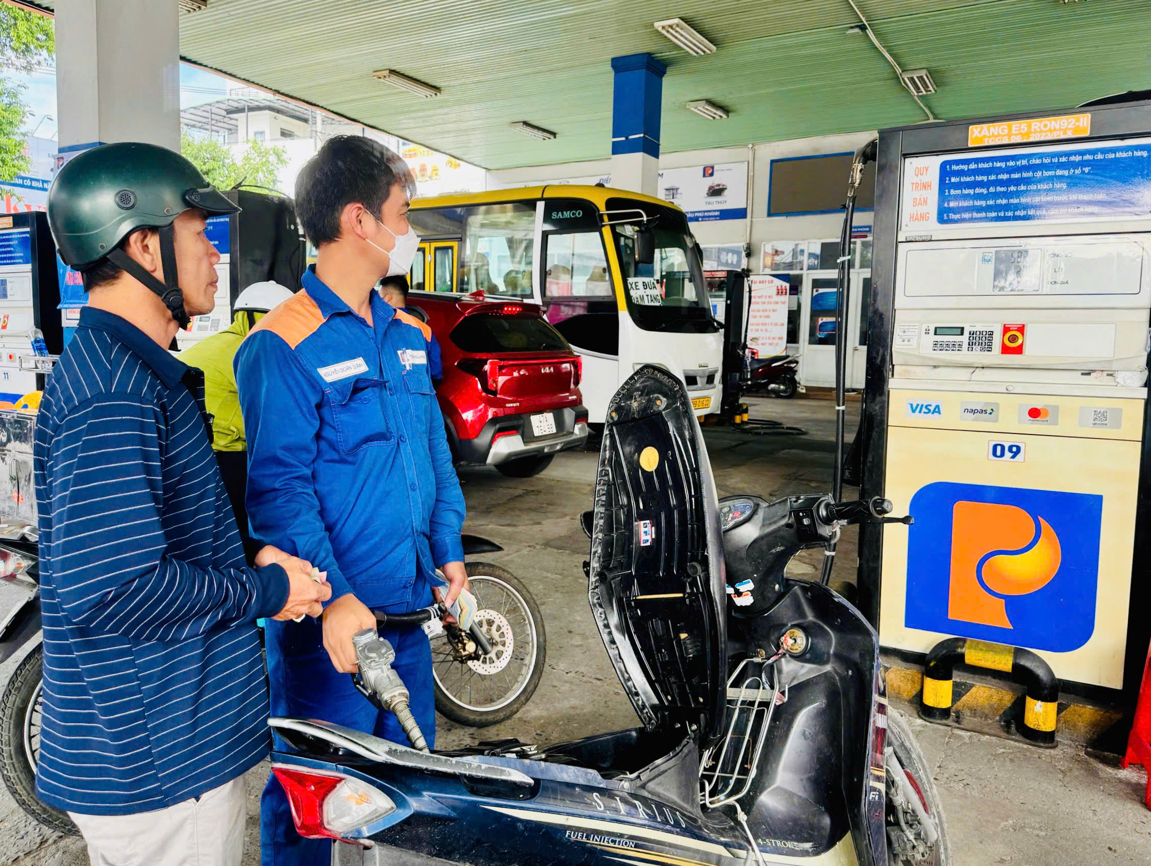 Giá xăng dầu giảm từ 460 đến 710 đồng/lít