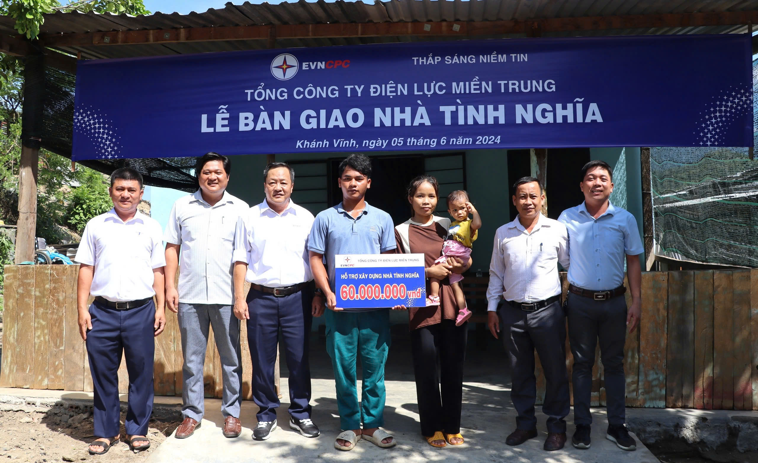 Tổng Công ty Điện lực miền Trung hỗ trợ 350 triệu đồng xây nhà tình nghĩa 