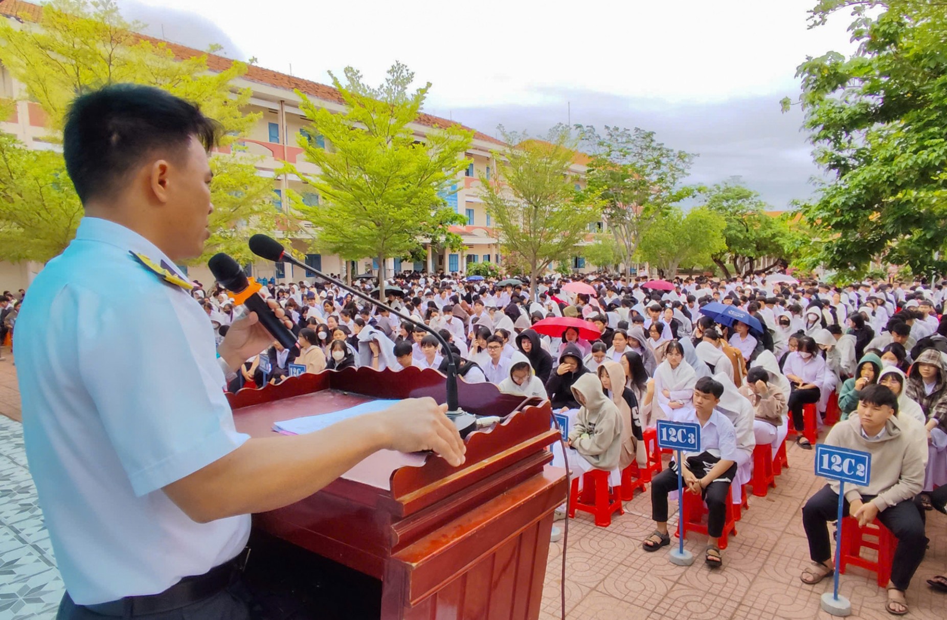 Tuyên truyền biển, đảo cho học sinh Trường THPT Ngô Gia Tự