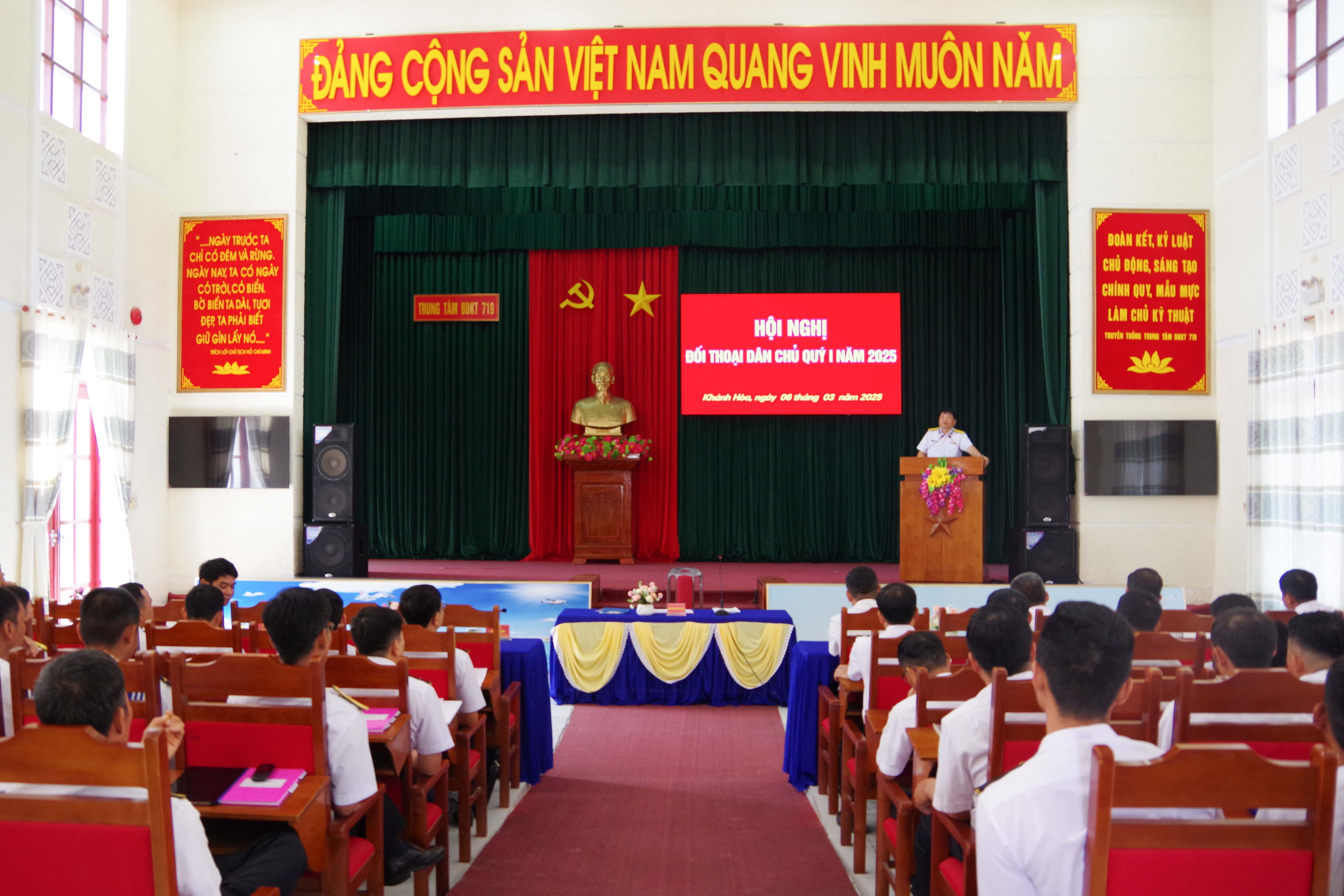 Vùng 4 Hải quân tổ chức đối thoại dân chủ quý I năm 2025