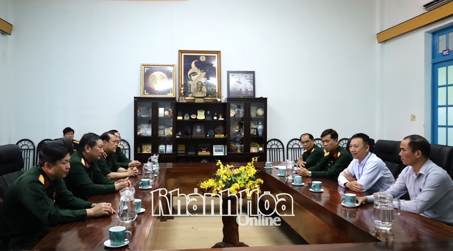 Đoàn công tác làm việc và khảo sát tại Trường Đại học Nha Trang.