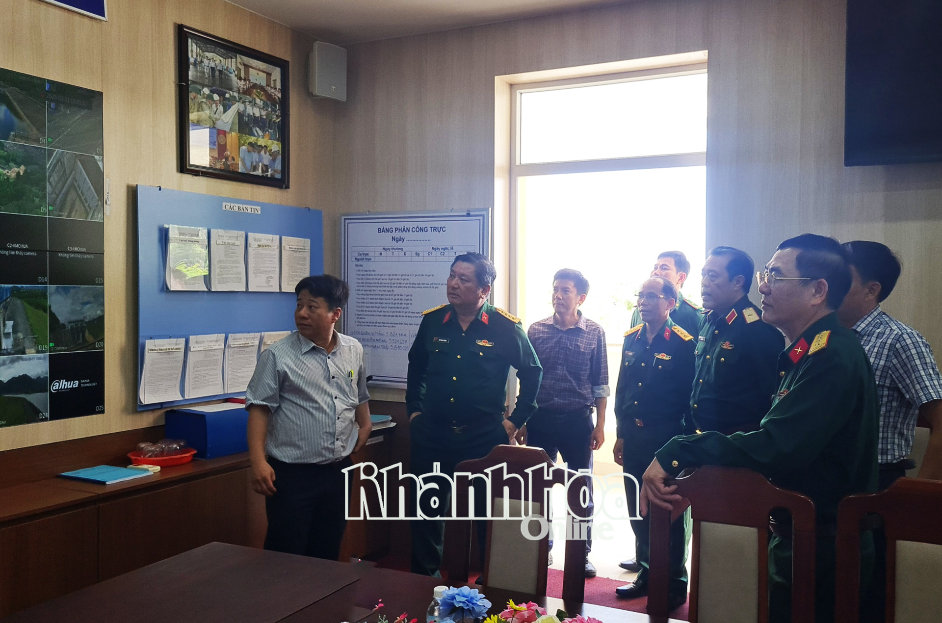 Đoàn công tác khảo sát tại Trung tâm Phòng tránh và giảm nhẹ thiên tai tỉnh Khánh Hòa.