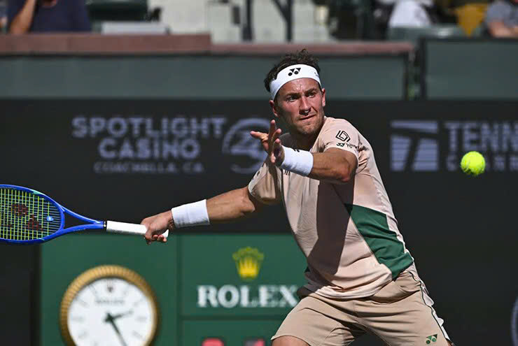 Tay vợt người Na Uy Casper Ruud hạt nhân số 5 của giải cũng bị loại