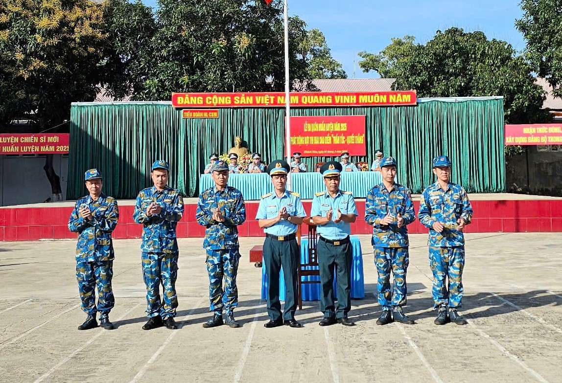 Lễ ra quân huấn luyện tại Tiểu đoàn Huấn luyện chiến sĩ mới, Sư đoàn Phòng không 377.