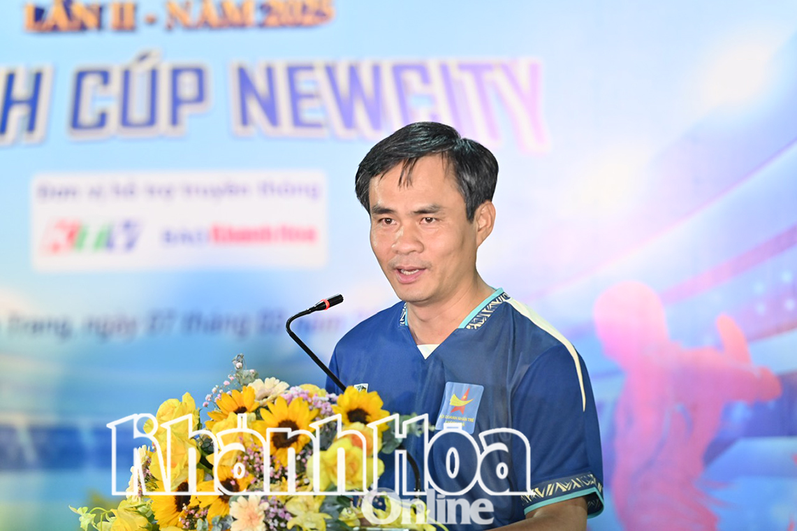 Ông Nguyễn Thanh Hải - Ủy viên Đoàn Chủ tịch Hội Doanh nhân trẻ Việt Nam, Chủ tịch Hội Doanh nhân trẻ Khánh Hòa phát biểu khai mạc.
