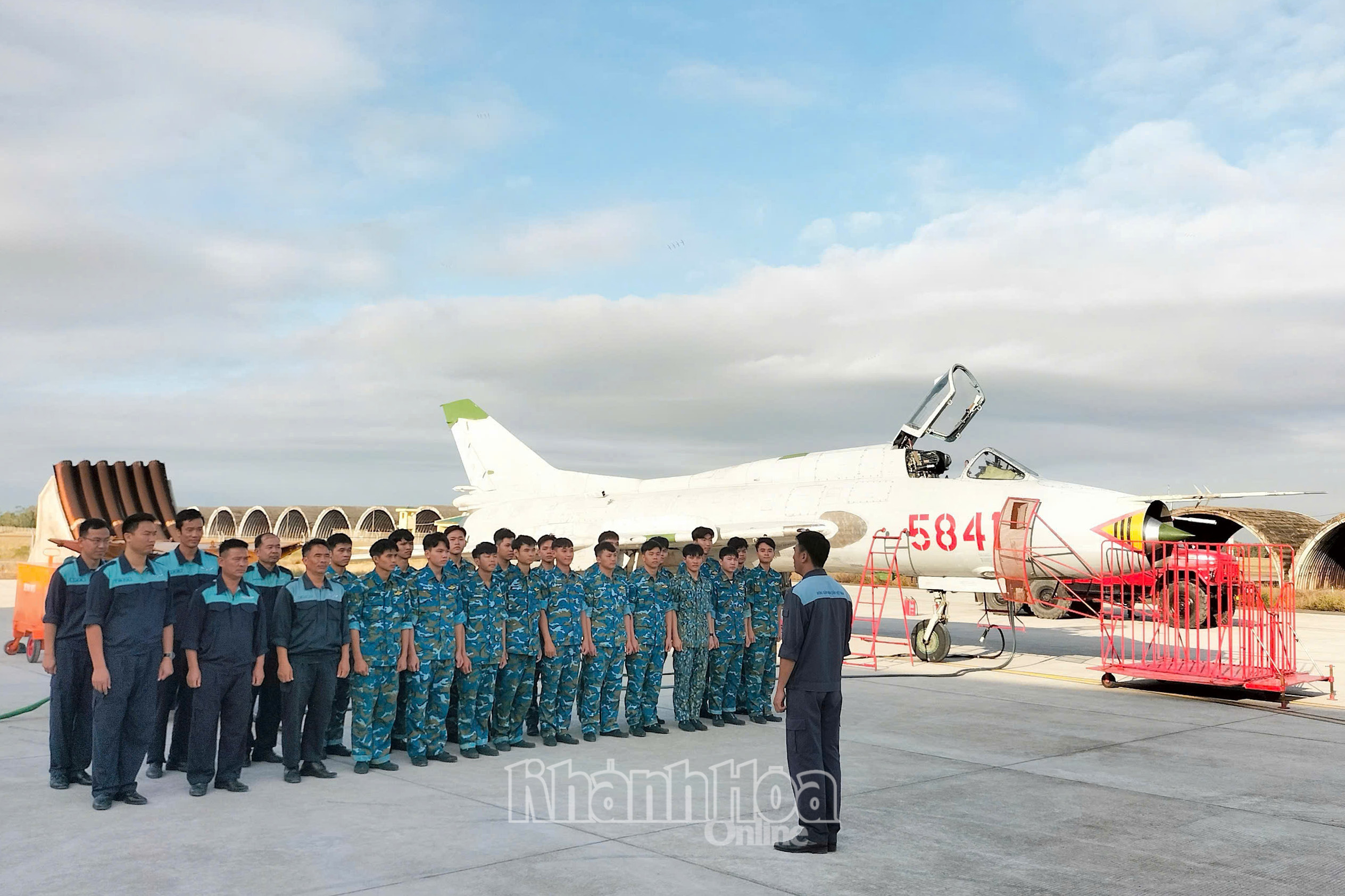 Trường Sĩ quan Không quân: Hoàn thành huấn luyện mở máy nóng cho học viên Cao đẳng Kỹ thuật hàng không khóa 26