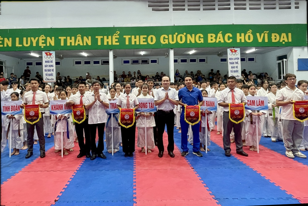157 vận động viên tranh tài Giải karate câu lạc bộ các nhóm tuổi tỉnh Khánh Hòa