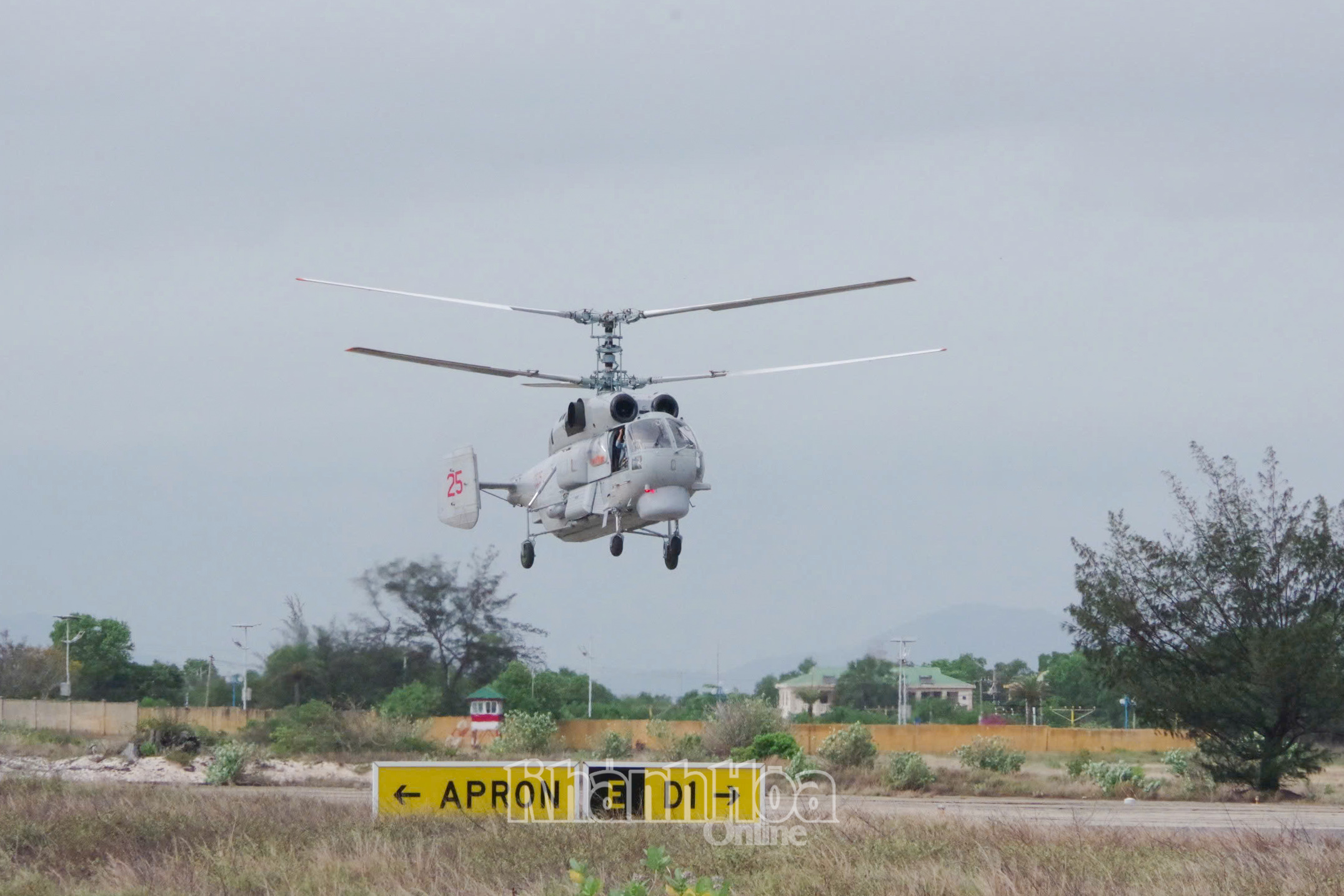 Trực thăng Ka-28 cất cánh thực hiện huấn luyện.